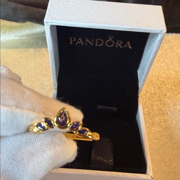 Disney Frozen Queen Anna Tiara Ring from Pandora
14k gold plating size 7 - Picture 7 of 13